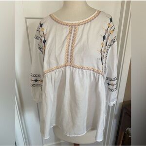 How Very Loved Women’s bohemian flowy white puff sleeve top shirt size medium.